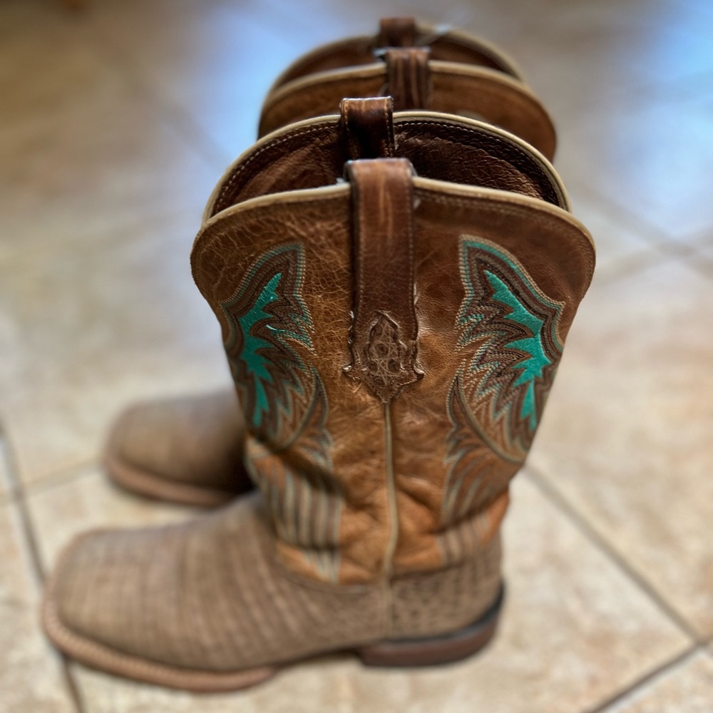 Tony Lama women’s cayman belly square toe western boots Size 7.5 C